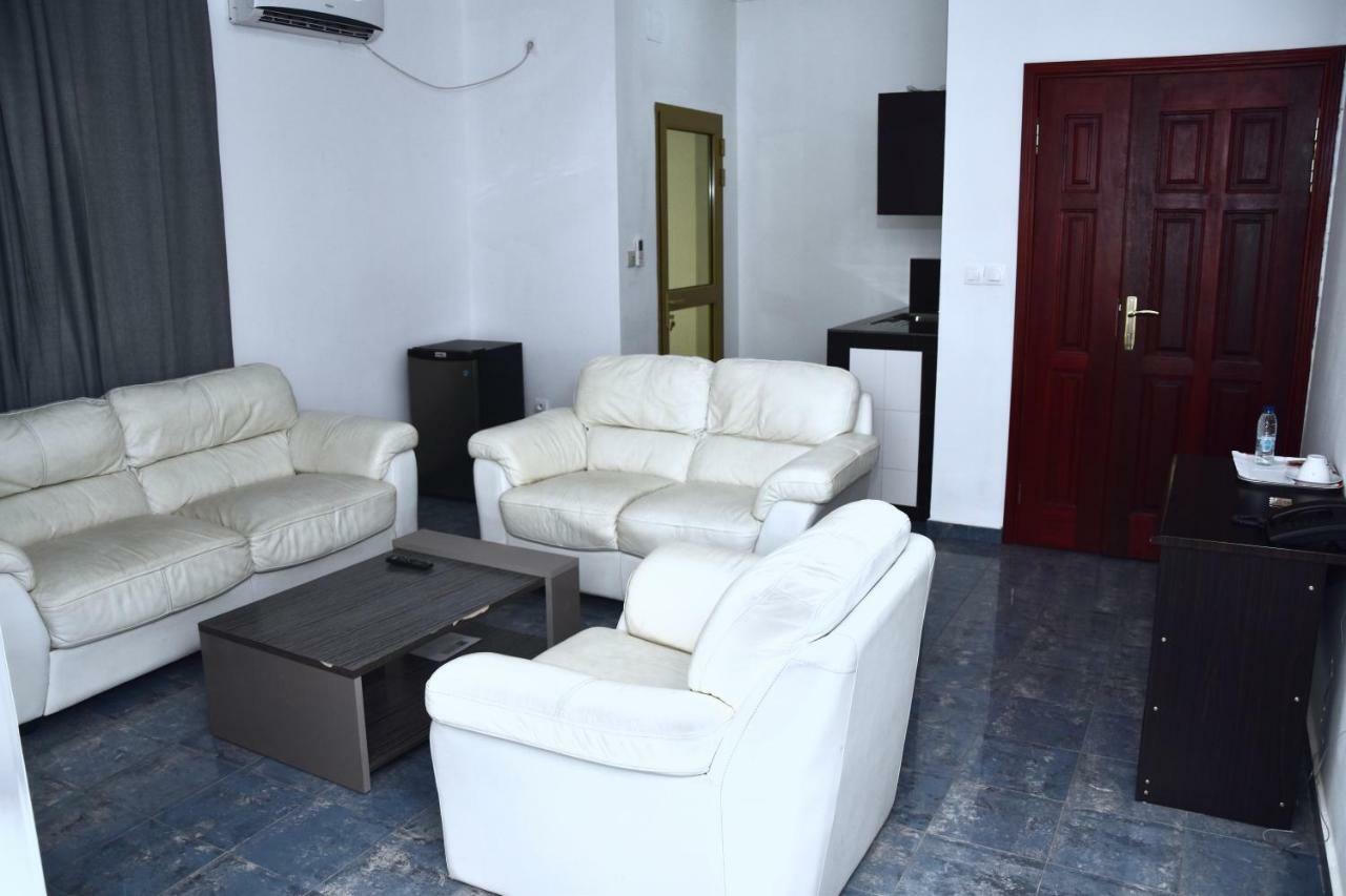 Hotel La Couronne Rw Yaounde Exterior photo