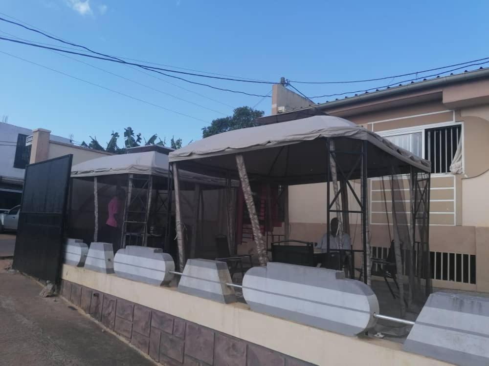 Hotel La Couronne Rw Yaounde Exterior photo
